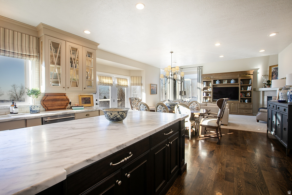 634 S MOUNTAIN VIEW CIR North Salt Lake, UT 84054