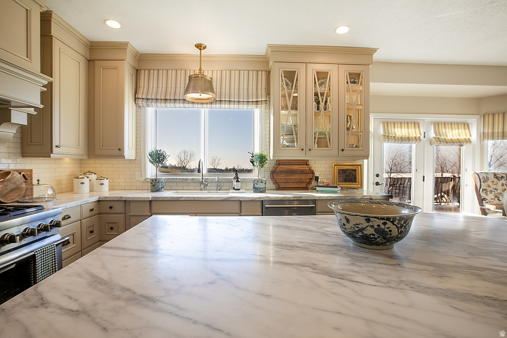 634 S MOUNTAIN VIEW CIR North Salt Lake, UT 84054