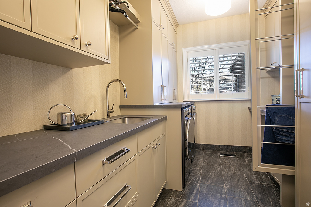 634 S MOUNTAIN VIEW CIR North Salt Lake, UT 84054