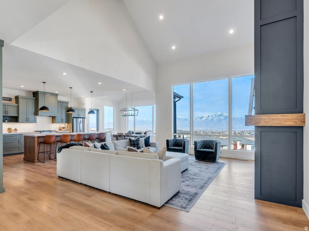 14233 S SUMMIT CREST LN Herriman, UT 84096