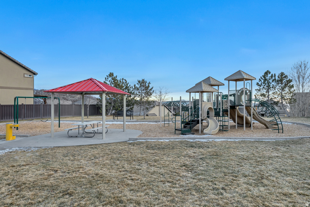 2043 E BROOKINGS DR Draper (UT Cnty), UT 84020