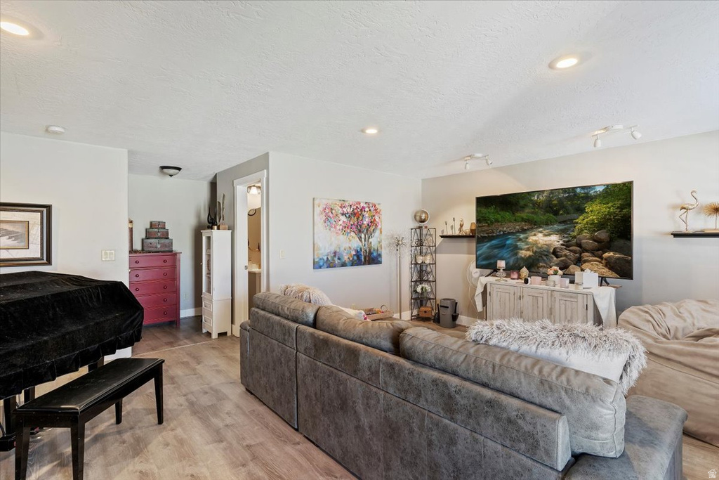 2064 S ORCHARD DR Bountiful, UT 84010