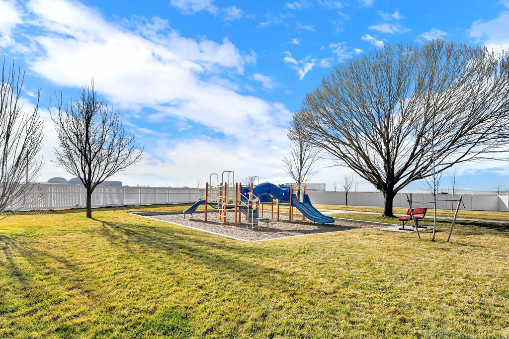 418 N KENT DR North Salt Lake, UT 84054