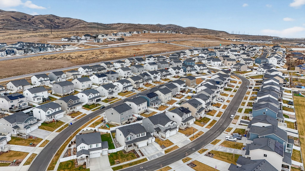 2123 N WILD HYACINTH DR Saratoga Springs, UT 84045