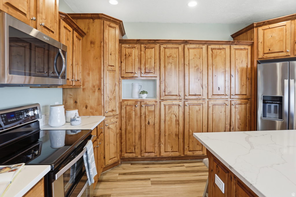 9483 N AVANYU DR Cedar Hills, UT 84062