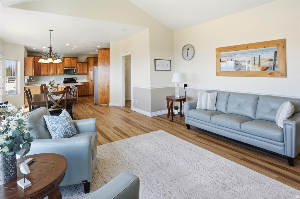 9483 N AVANYU DR Cedar Hills, UT 84062