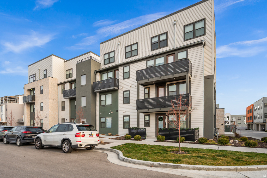 5227 W REVENTON DR #B201 South Jordan, UT 84009