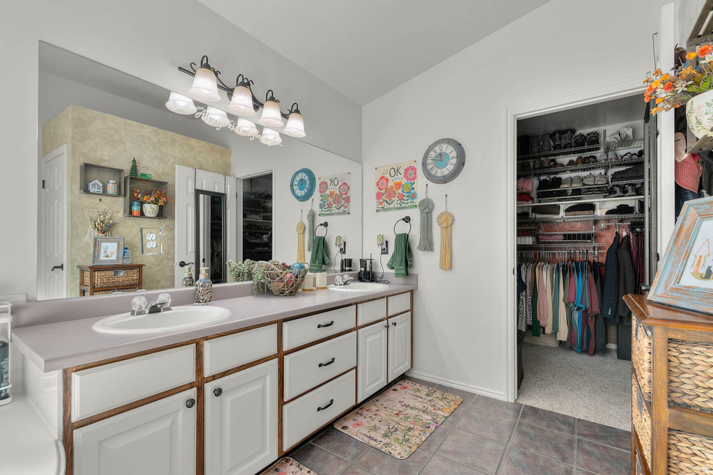 5339 WEST LEGACY HILL DR West Jordan, UT 84081