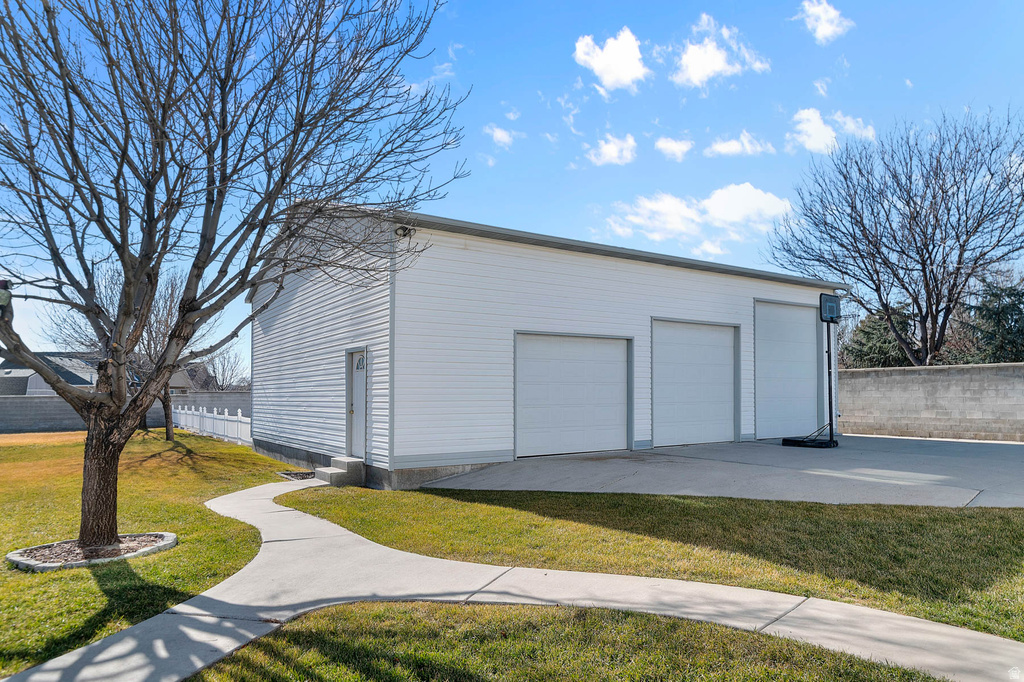 5339 WEST LEGACY HILL DR West Jordan, UT 84081