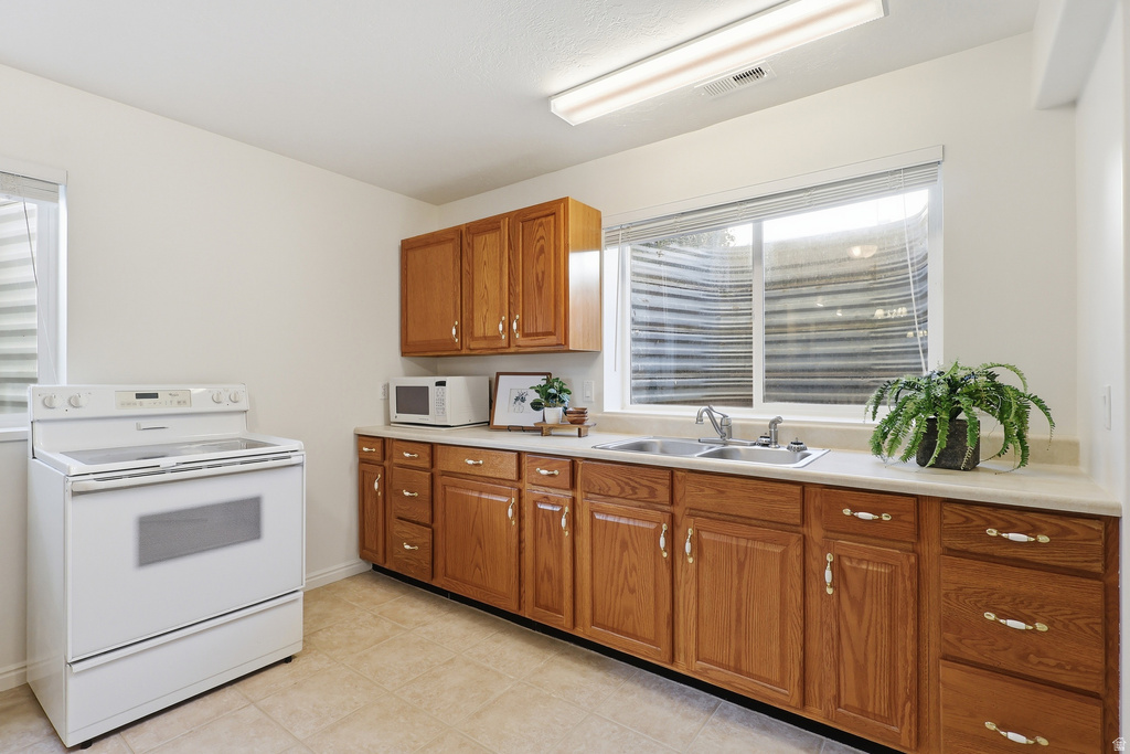 1261 N 2575 E Layton, UT 84040