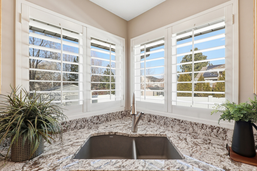 1261 N 2575 E Layton, UT 84040