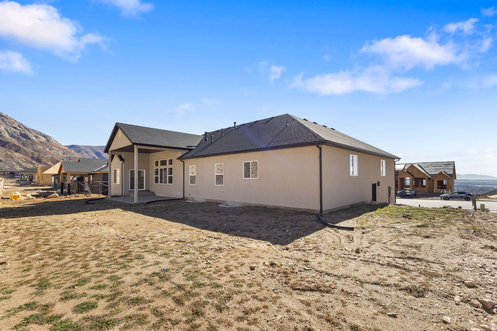 638 E MOUNTAIN RD North Ogden, UT 84414