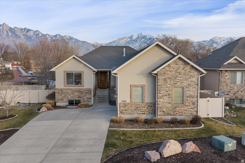 5809 S BLUE FLAX LN Salt Lake City, UT 84121