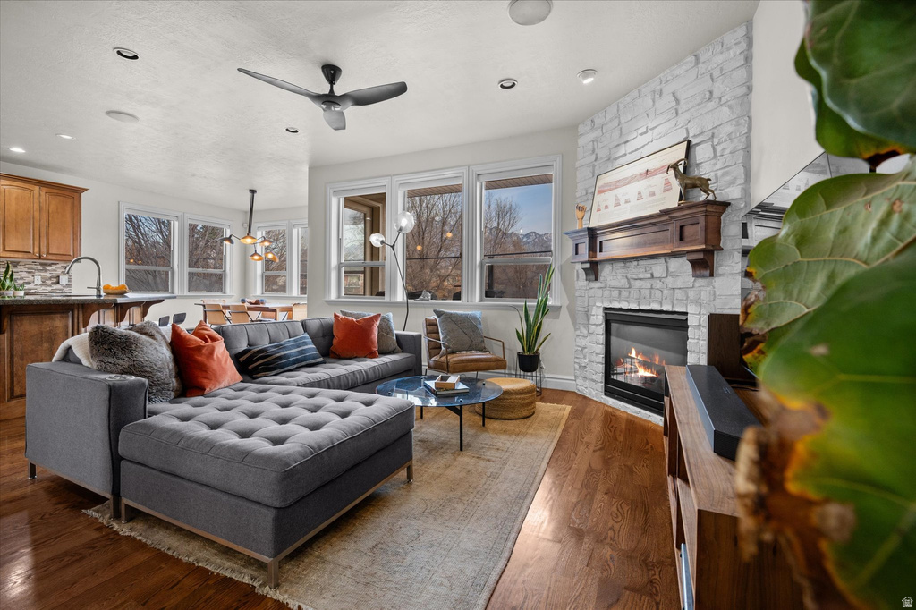 5809 S BLUE FLAX LN Salt Lake City, UT 84121