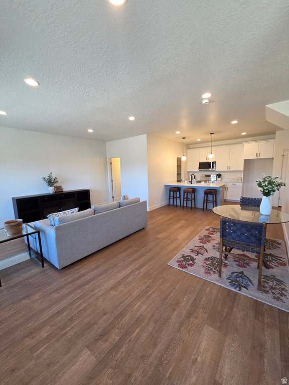 7633 S WOODTRAIL WAY Sandy, UT 84047