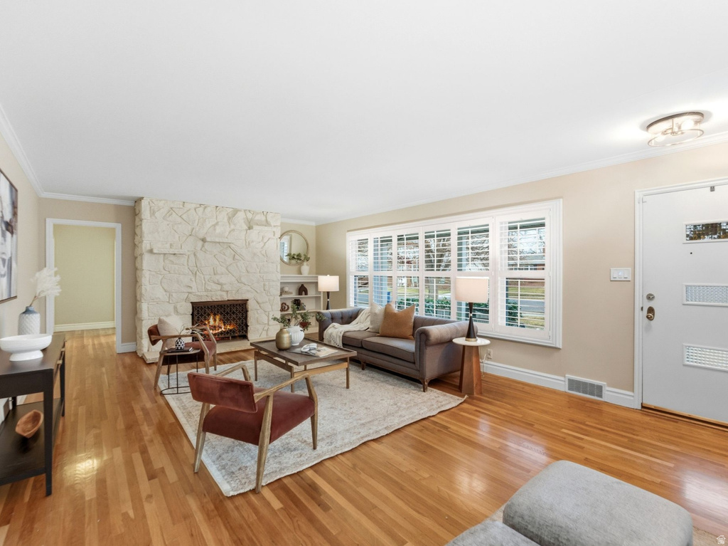 2370 E LYNWOOD DR Salt Lake City, UT 84109