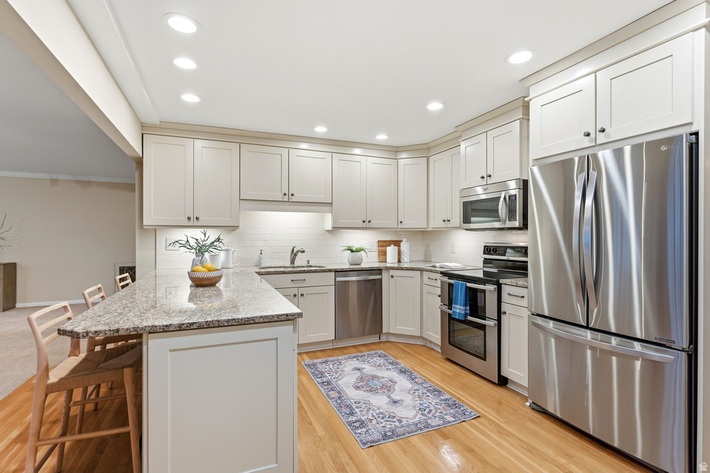 2370 E LYNWOOD DR Salt Lake City, UT 84109