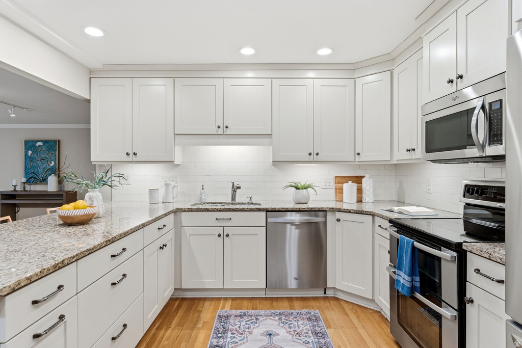 2370 E LYNWOOD DR Salt Lake City, UT 84109