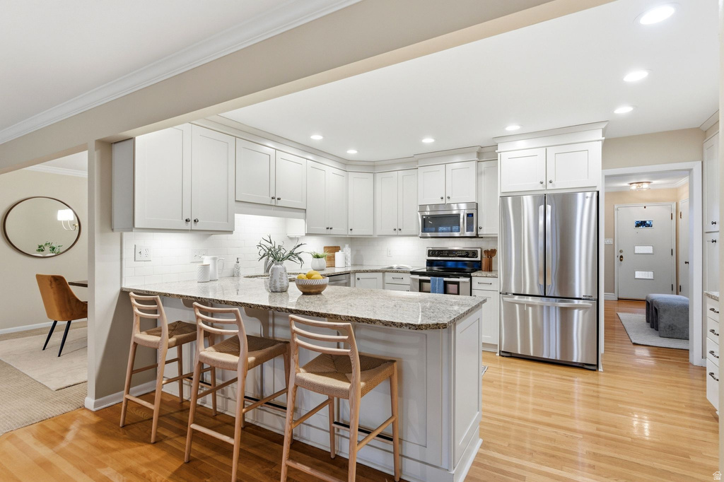 2370 E LYNWOOD DR Salt Lake City, UT 84109