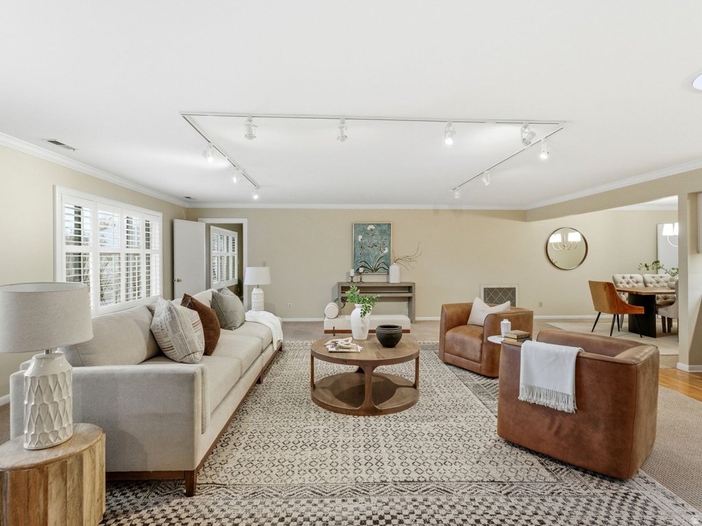 2370 E LYNWOOD DR Salt Lake City, UT 84109