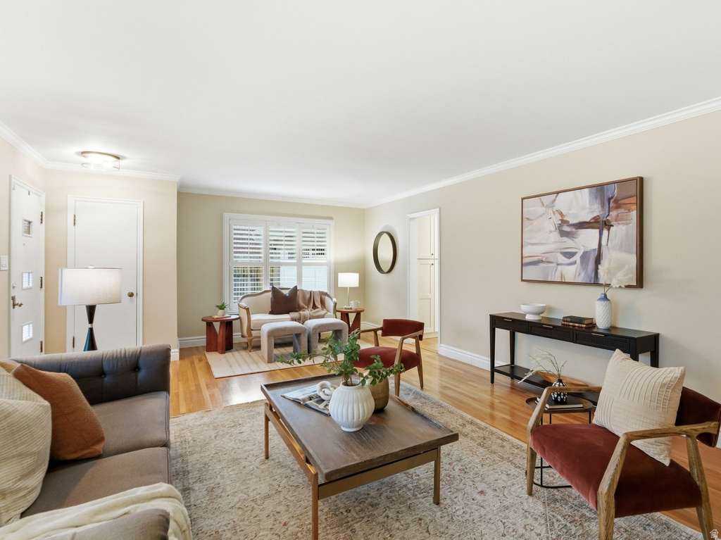 2370 E LYNWOOD DR Salt Lake City, UT 84109