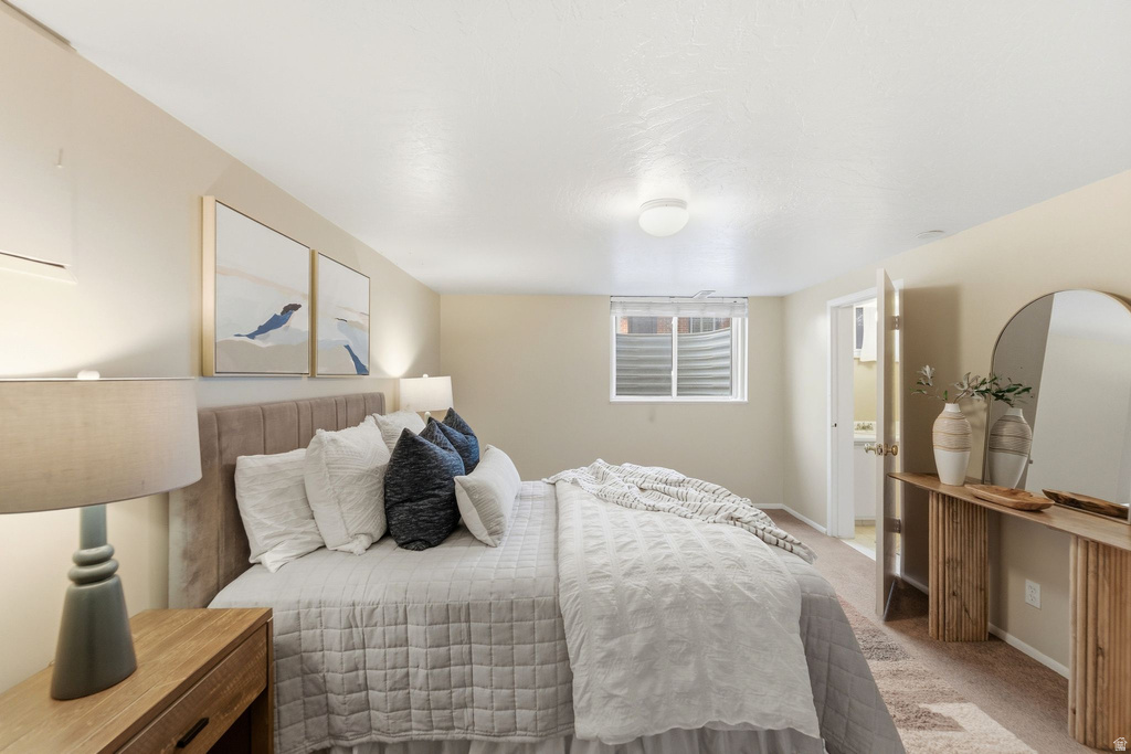 2370 E LYNWOOD DR Salt Lake City, UT 84109