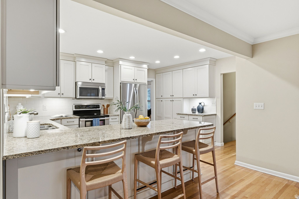 2370 E LYNWOOD DR Salt Lake City, UT 84109