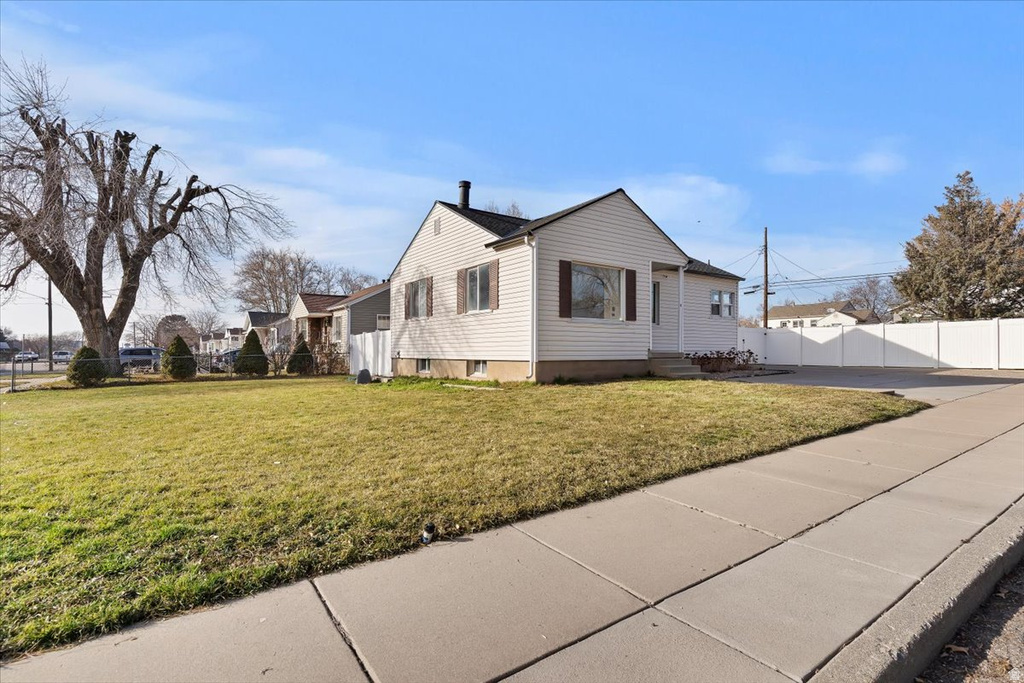 9 COLONIAL Layton, UT 84041