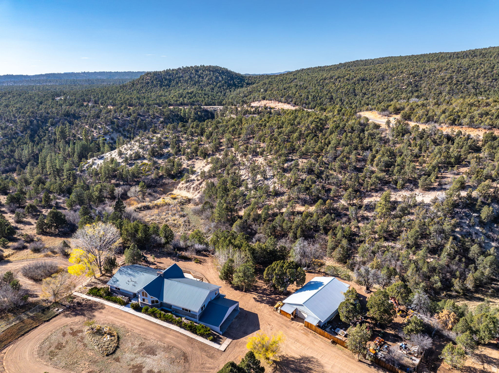 6 S NORTH FORK RD Orderville, UT 84758