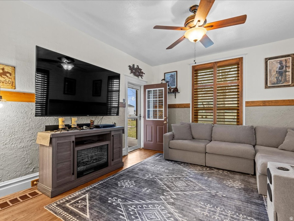 8187 N MOUNTAIN VIEW RD Lake Point, UT 84074