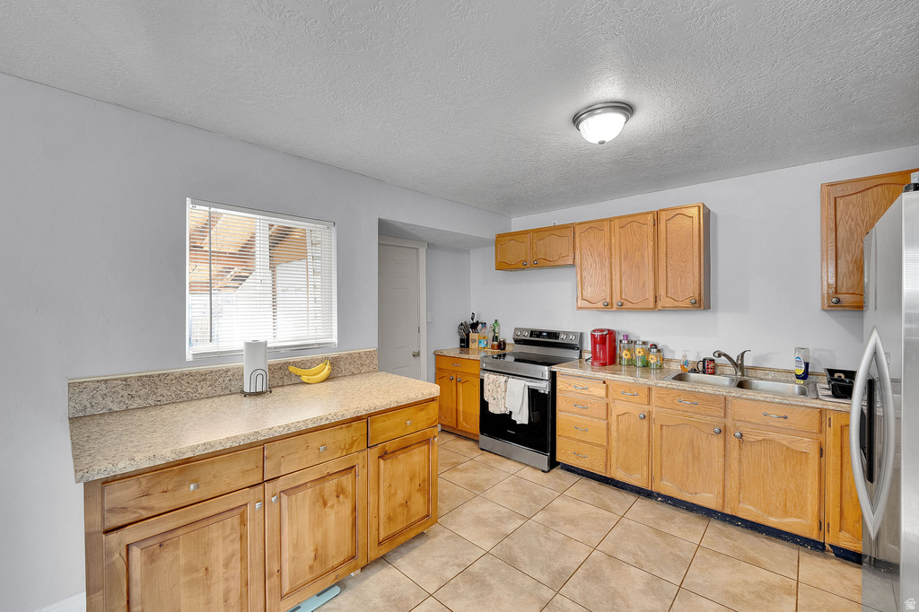 5792 S SALEM AVE Salt Lake City, UT 84118