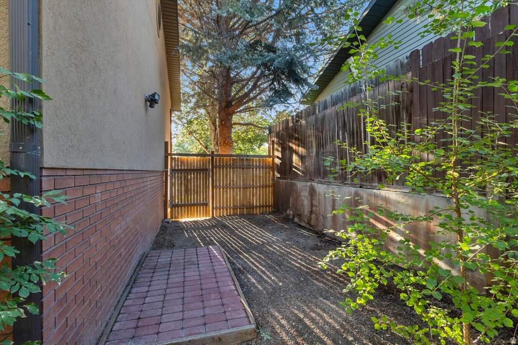 935 S 1500 E Pleasant Grove, UT 84062