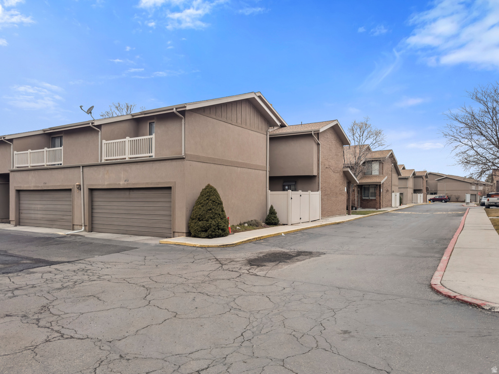 8732 S OAKWOOD CIR Sandy, UT 84094
