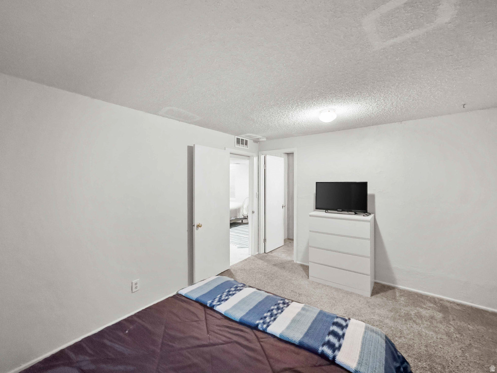 8732 S OAKWOOD CIR Sandy, UT 84094