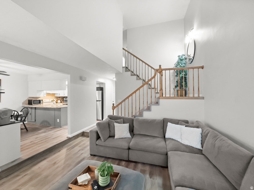 8732 S OAKWOOD CIR Sandy, UT 84094