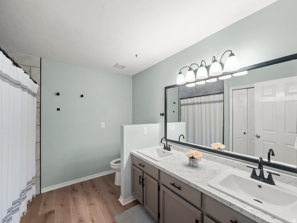 8732 S OAKWOOD CIR Sandy, UT 84094