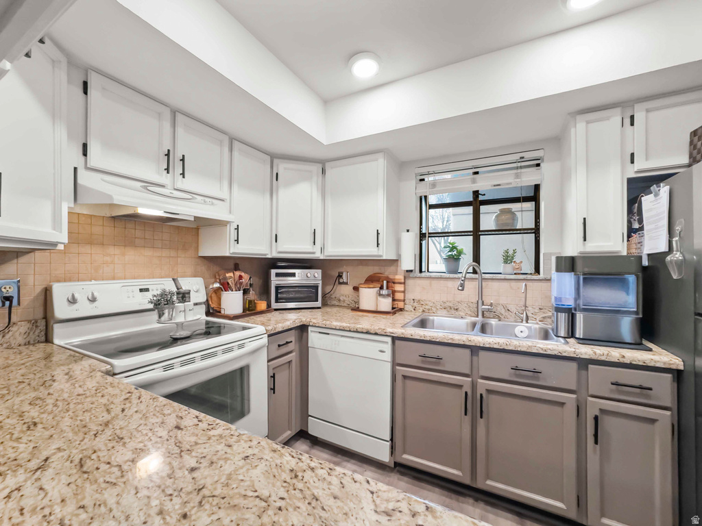 8732 S OAKWOOD CIR Sandy, UT 84094