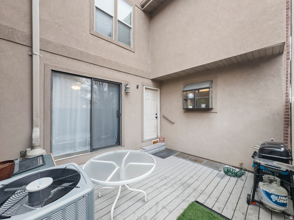 8732 S OAKWOOD CIR Sandy, UT 84094