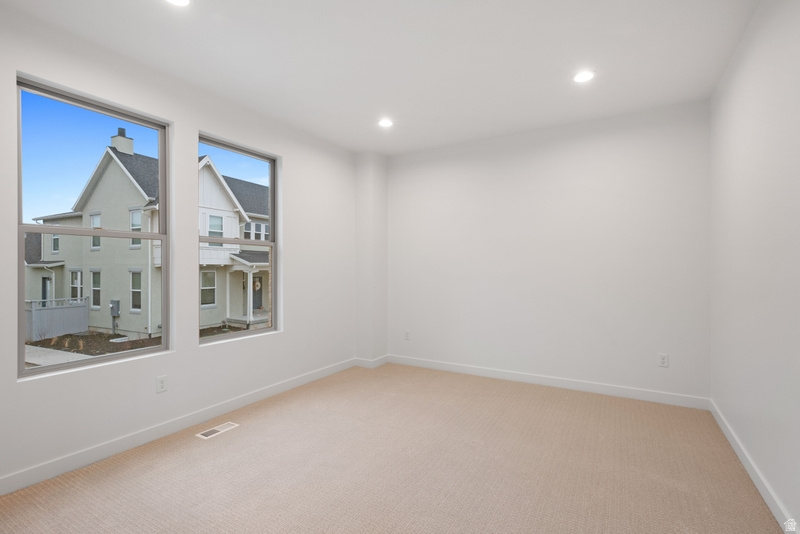 11371 S OFFSHORE WAY #376 South Jordan, UT 84009