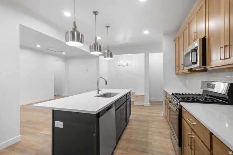 11371 S OFFSHORE WAY #376 South Jordan, UT 84009