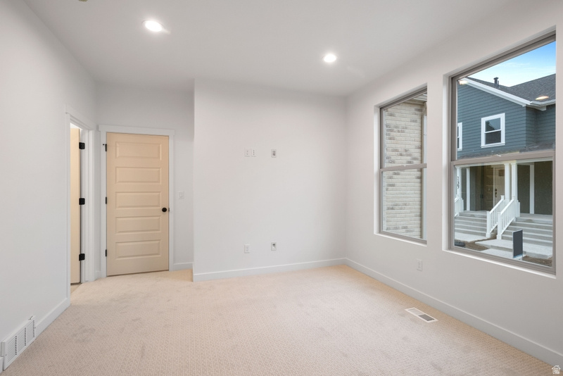 11371 S OFFSHORE WAY #376 South Jordan, UT 84009