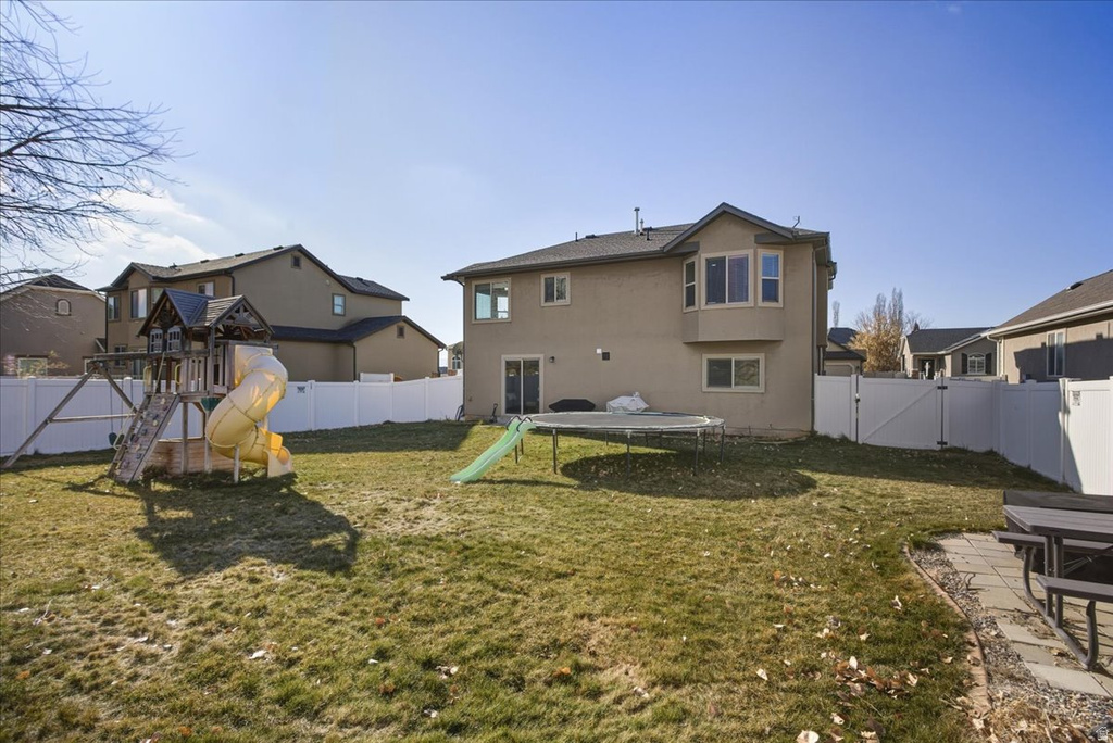 2057 S JAMES CIR Clearfield, UT 84015