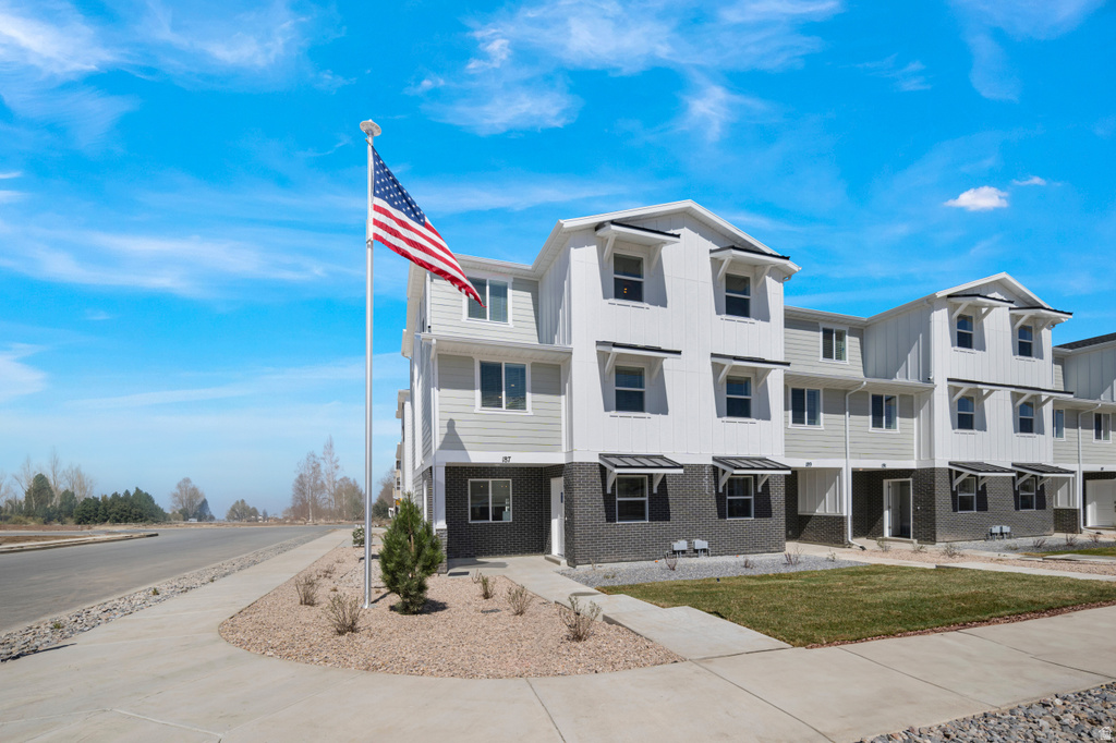 702 W EMPRESS ST #16 Santaquin, UT 84655