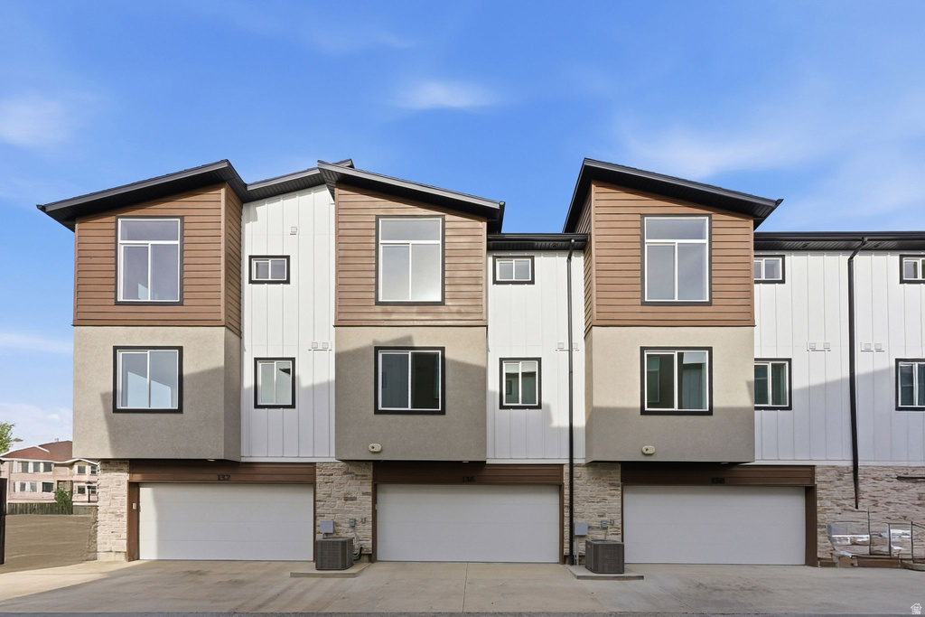 136 CHAMBORD CT Sandy, UT 84070