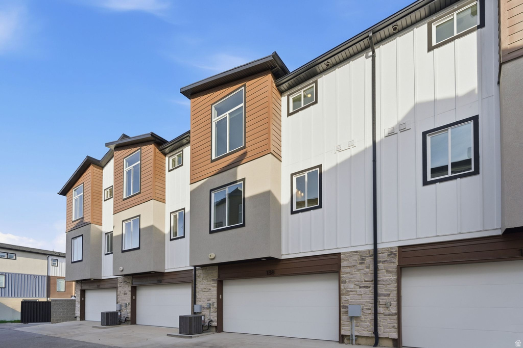 138 CHAMBORD CT Sandy, UT 84070