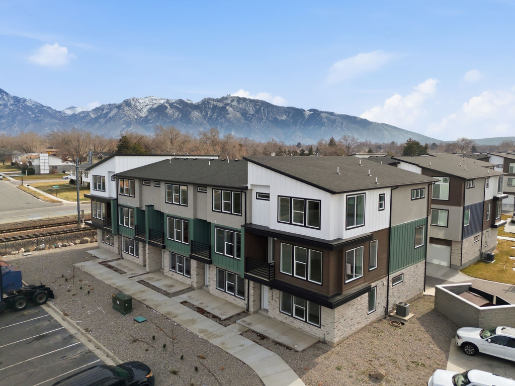 140 CHAMBORD CT Sandy, UT 84070