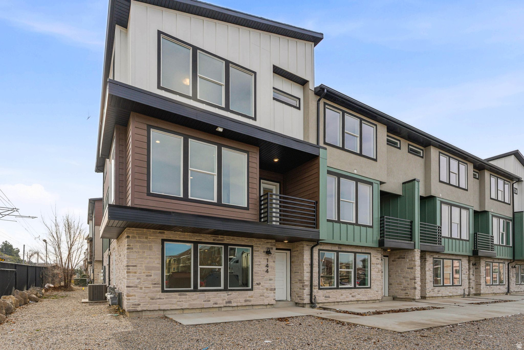 144 CHAMBORD CT Sandy, UT 84070