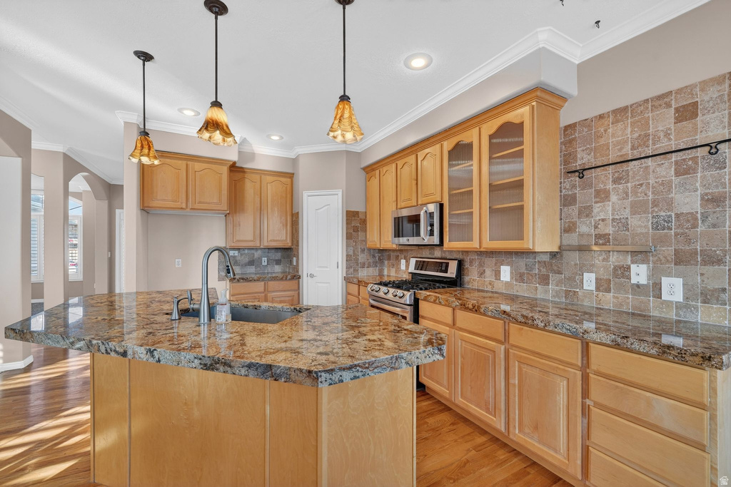 586 E CREEKVIEW DR Murray, UT 84107