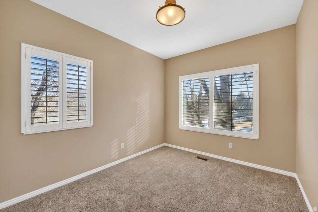 586 E CREEKVIEW DR Murray, UT 84107