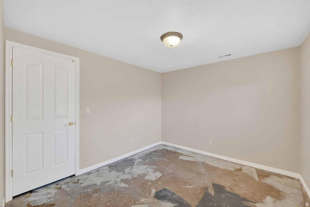 586 E CREEKVIEW DR Murray, UT 84107